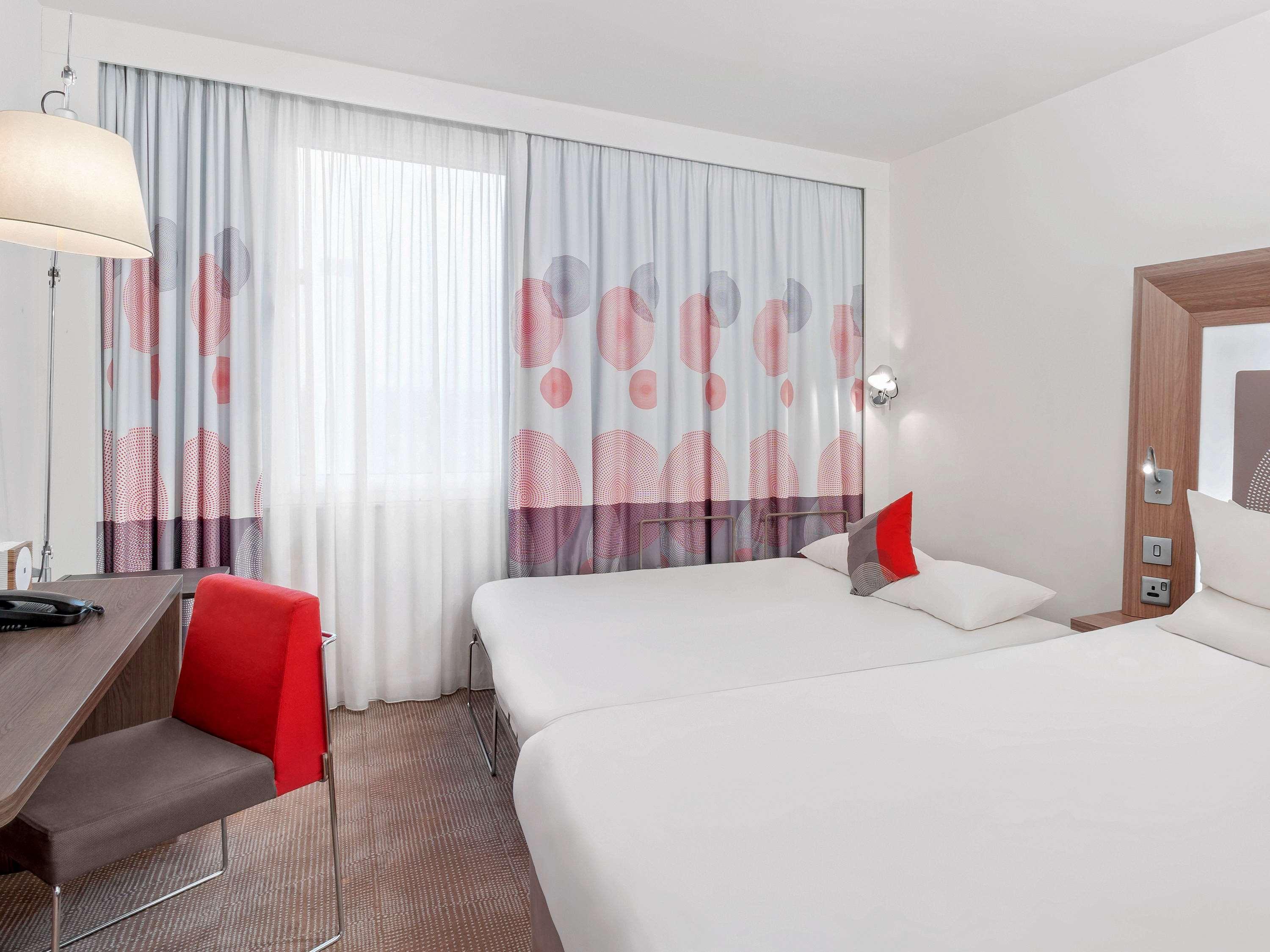 Novotel London Excel Екстериор снимка