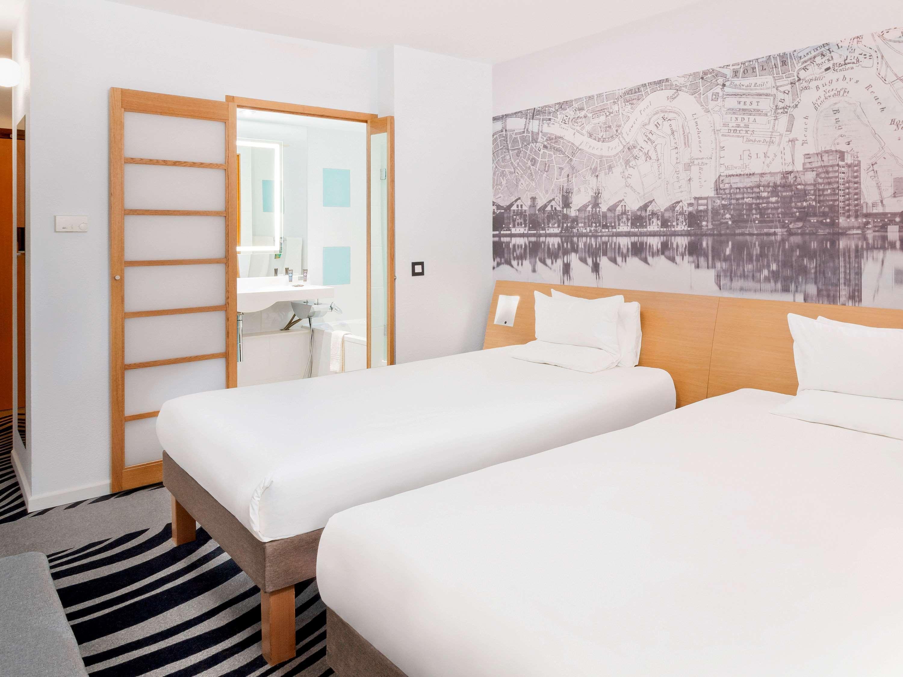 Novotel London Excel Екстериор снимка