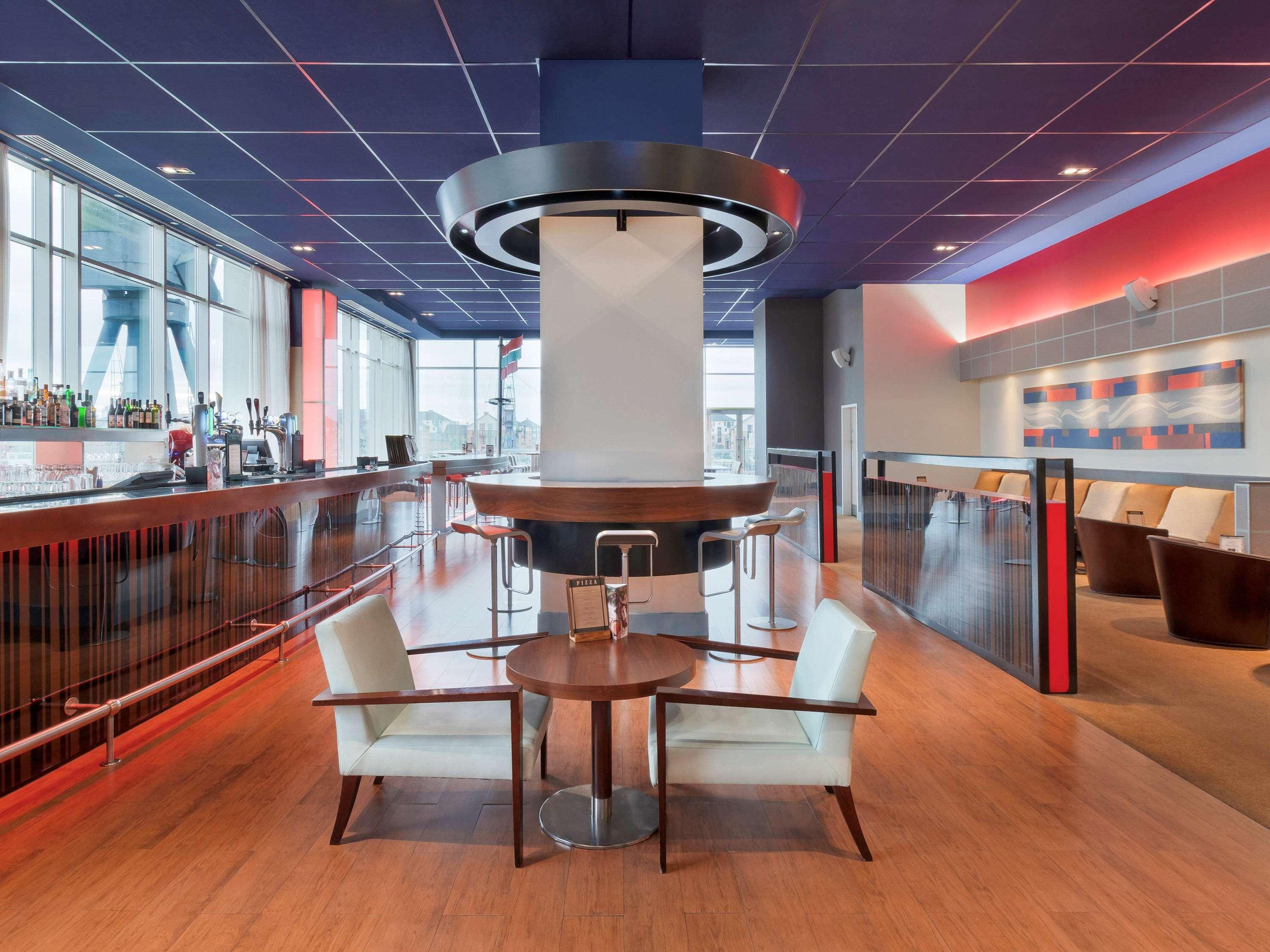 Novotel London Excel Екстериор снимка