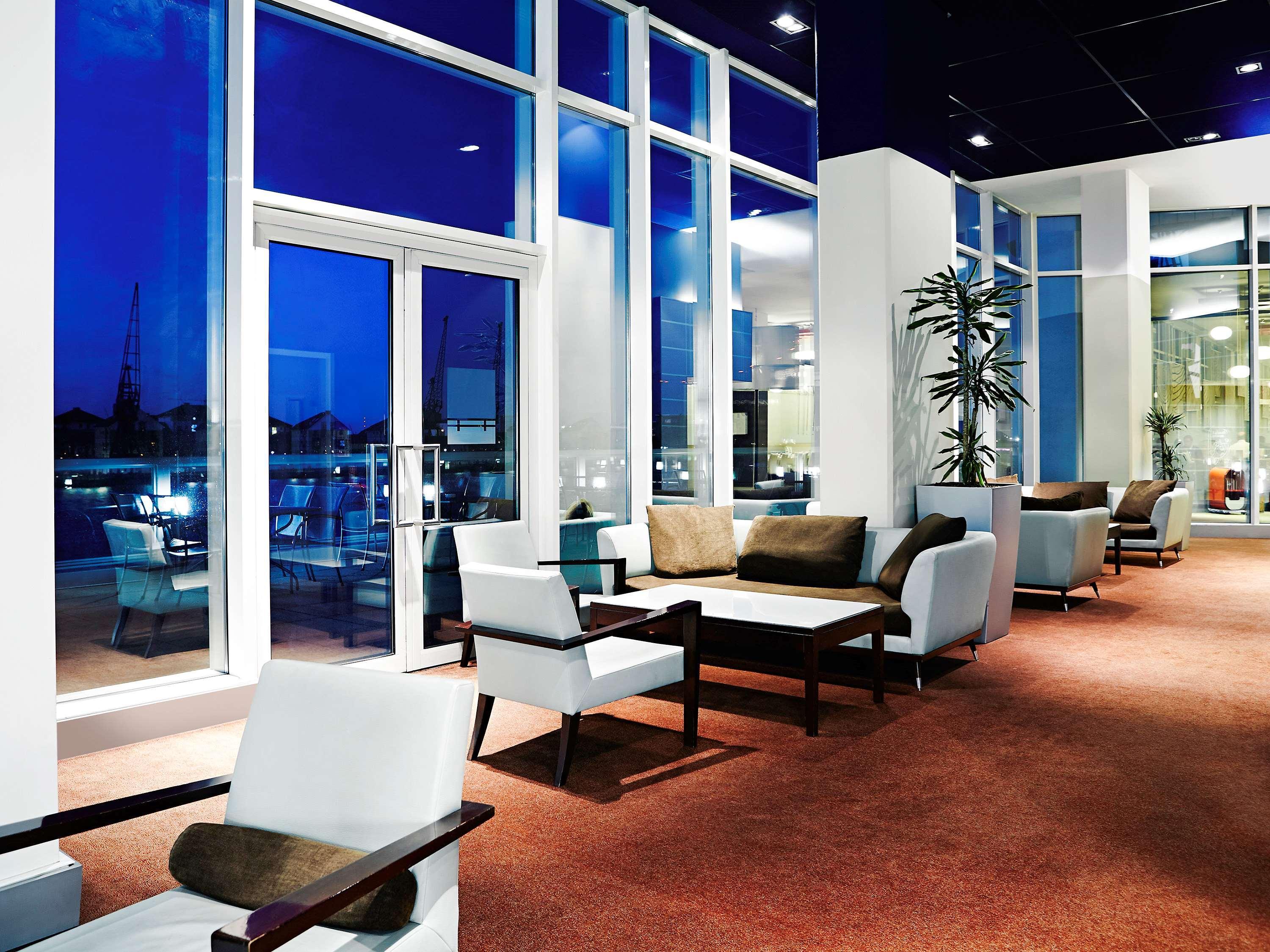 Novotel London Excel Екстериор снимка