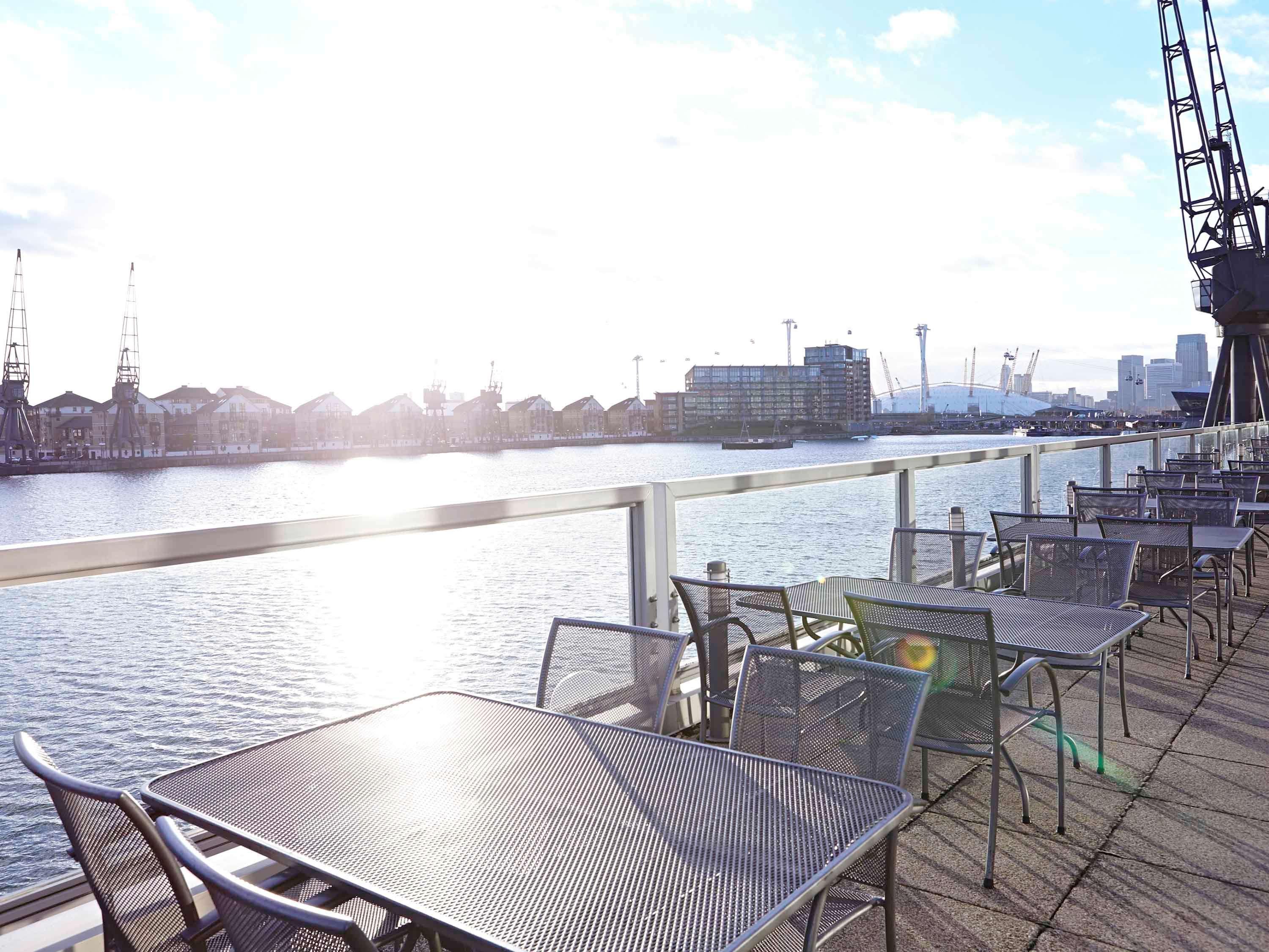 Novotel London Excel Екстериор снимка