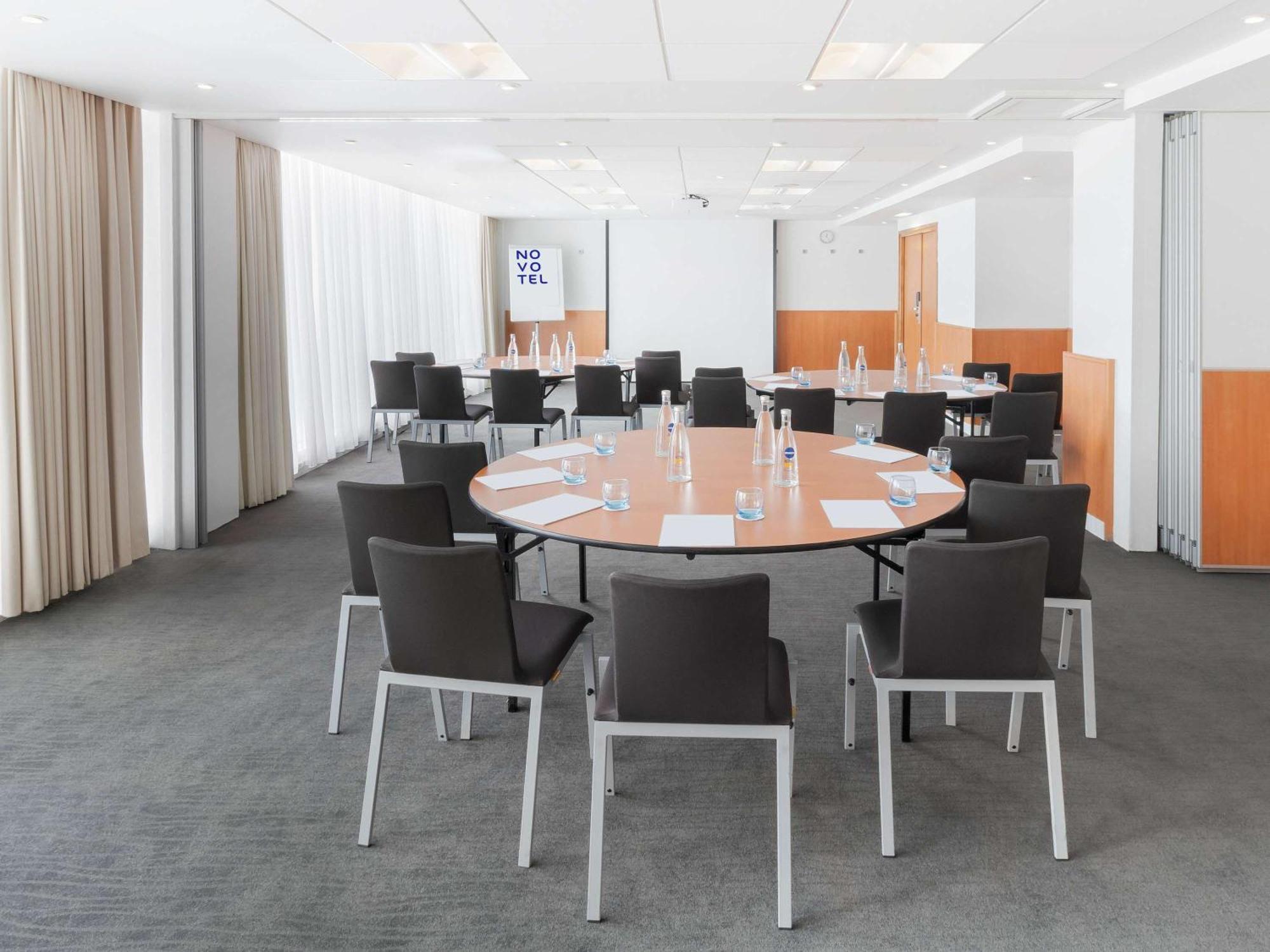 Novotel London Excel Екстериор снимка