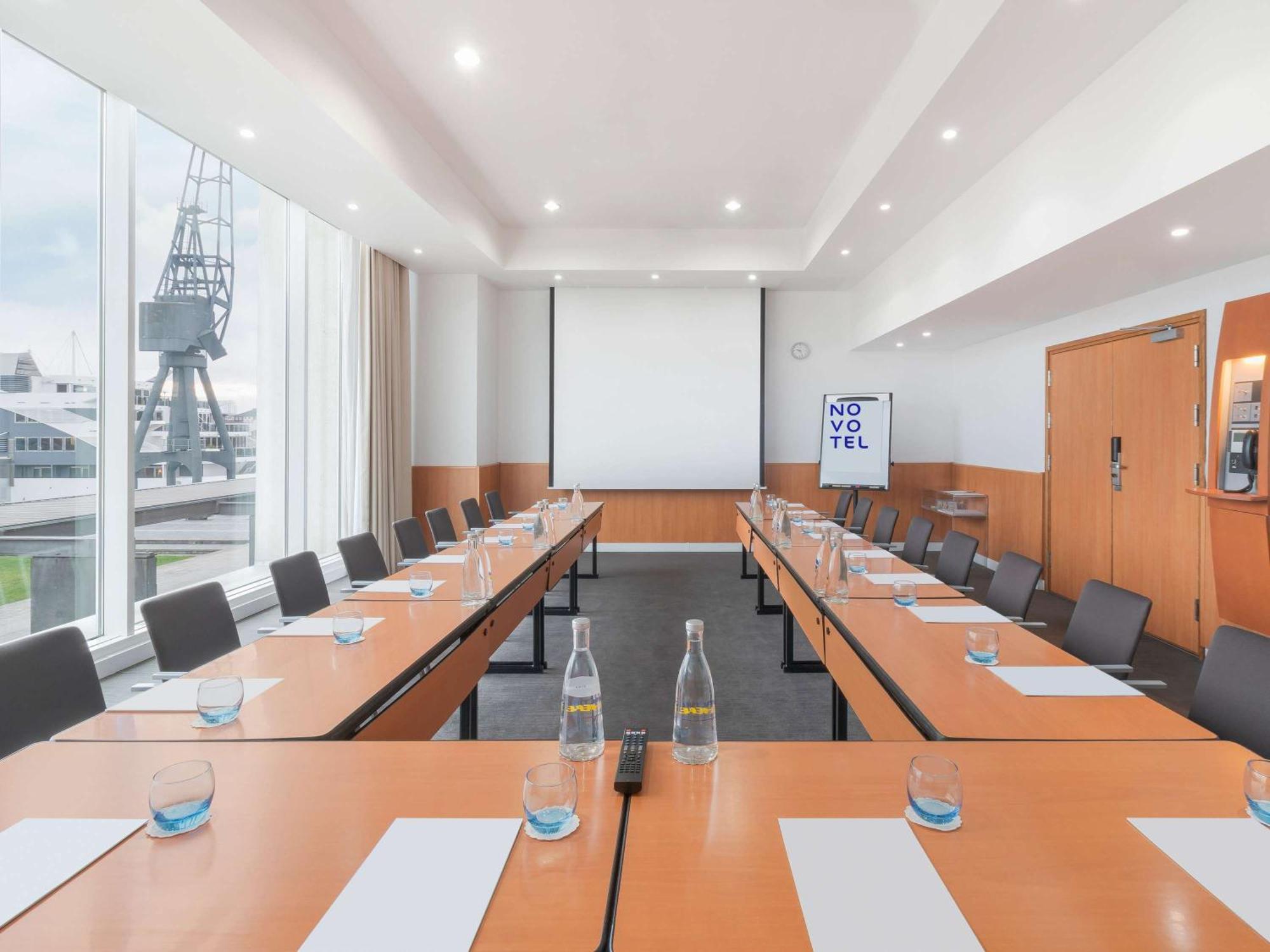 Novotel London Excel Екстериор снимка