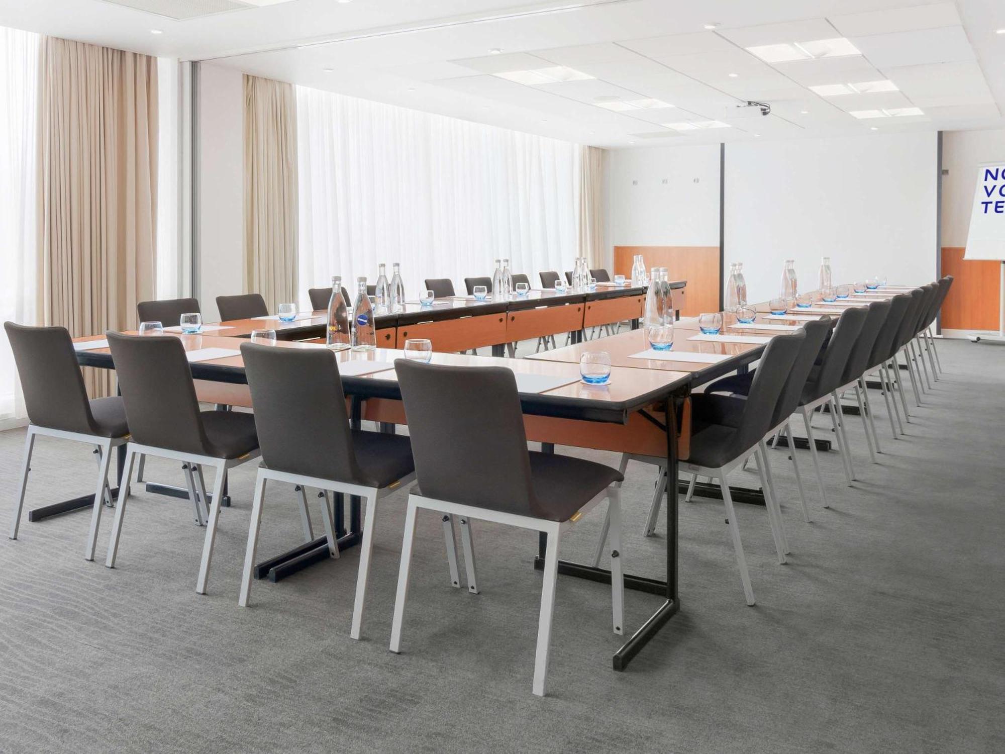 Novotel London Excel Екстериор снимка