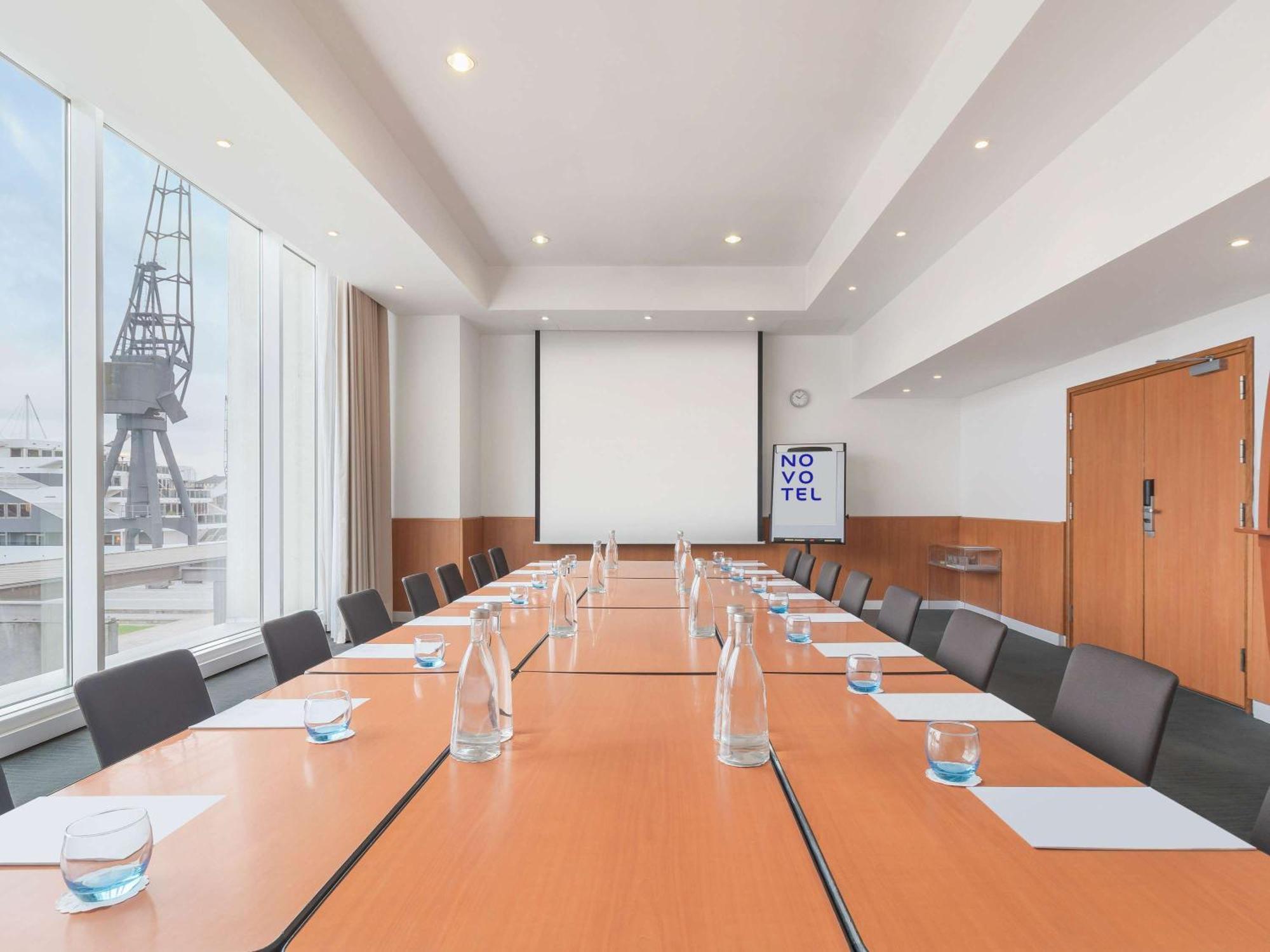 Novotel London Excel Екстериор снимка
