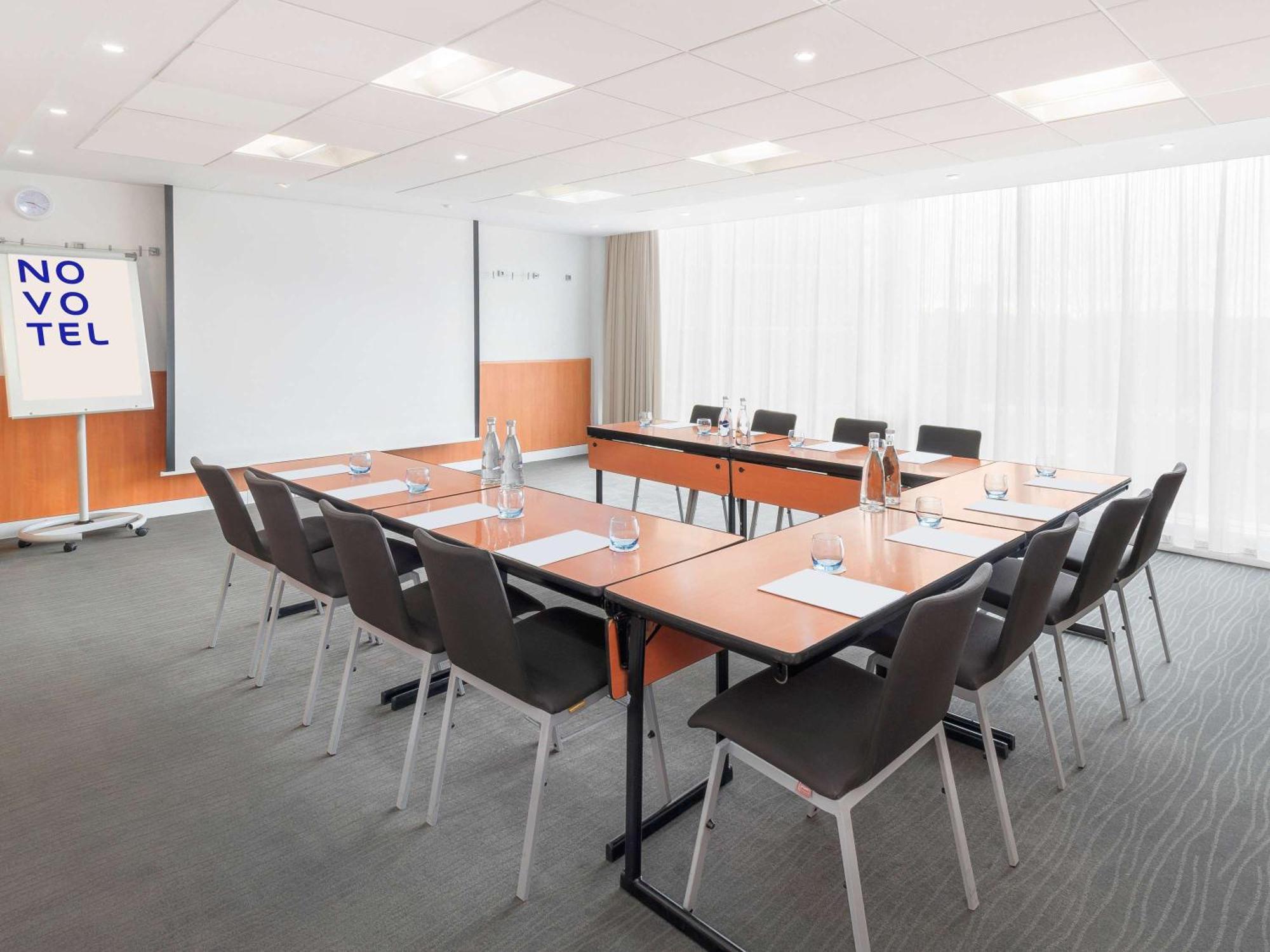 Novotel London Excel Екстериор снимка