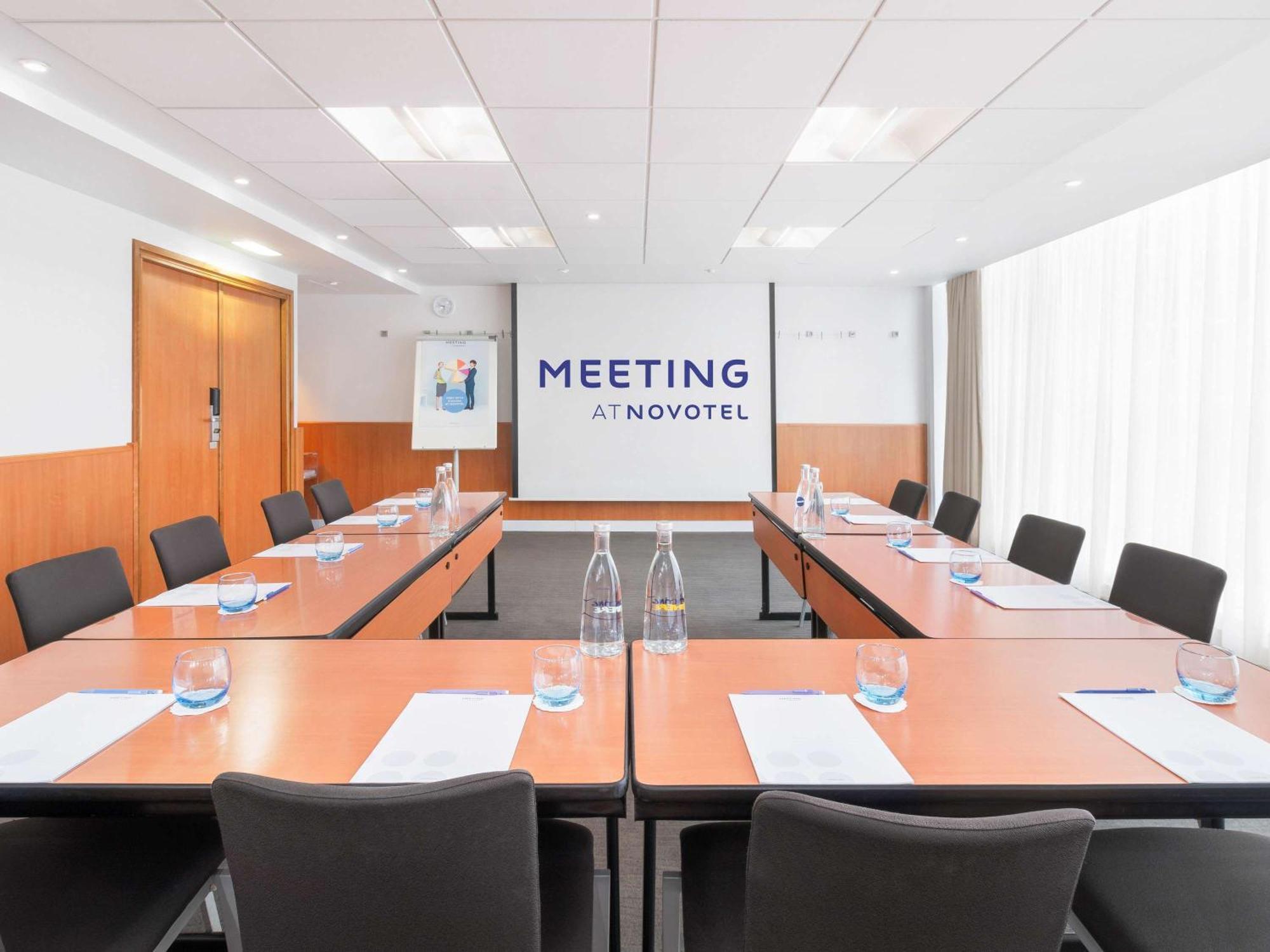 Novotel London Excel Екстериор снимка