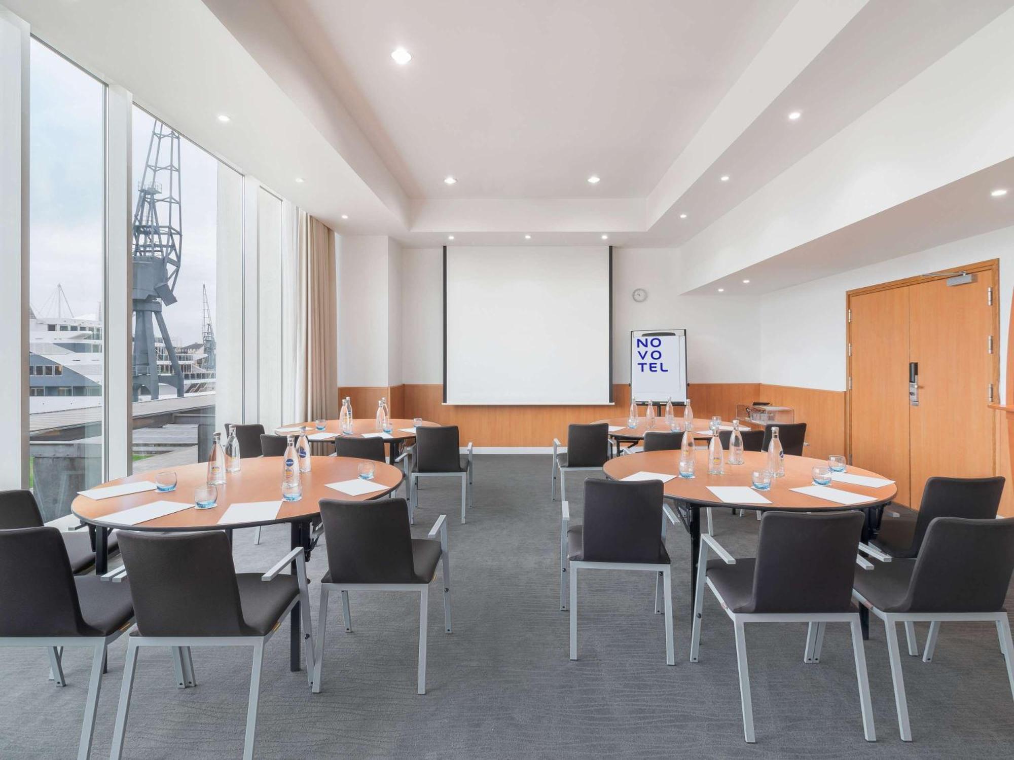 Novotel London Excel Екстериор снимка