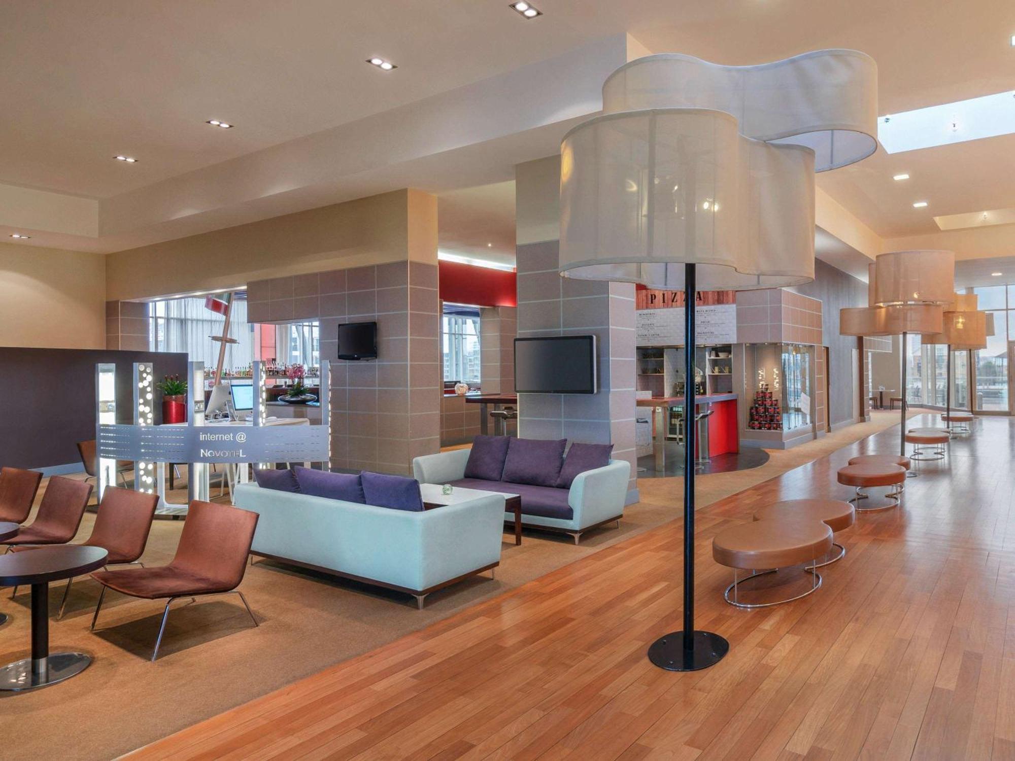 Novotel London Excel Екстериор снимка